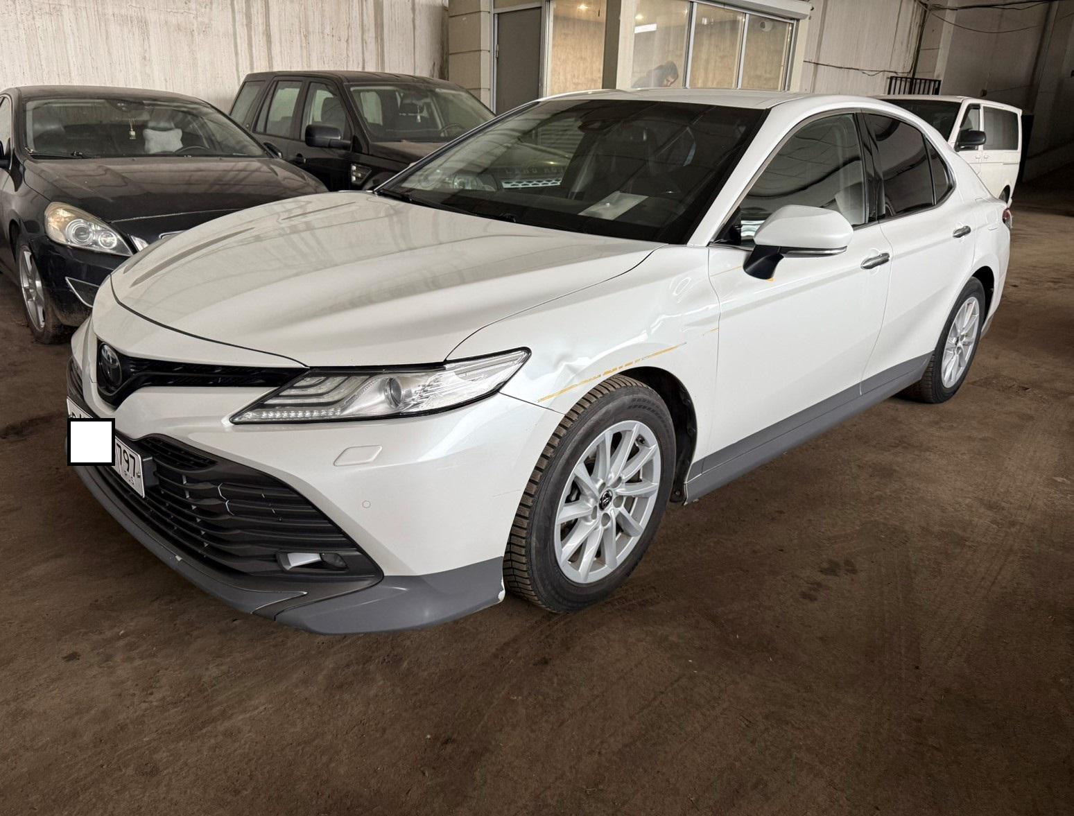 Toyota Camry - фото 2