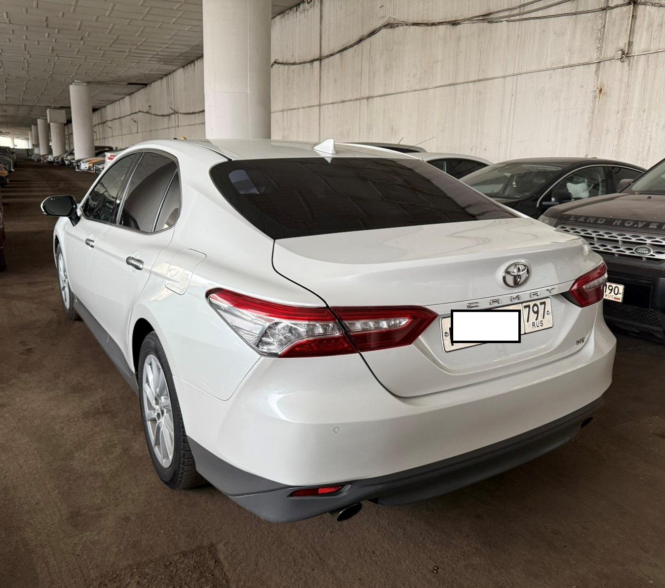 Toyota Camry - фото 3
