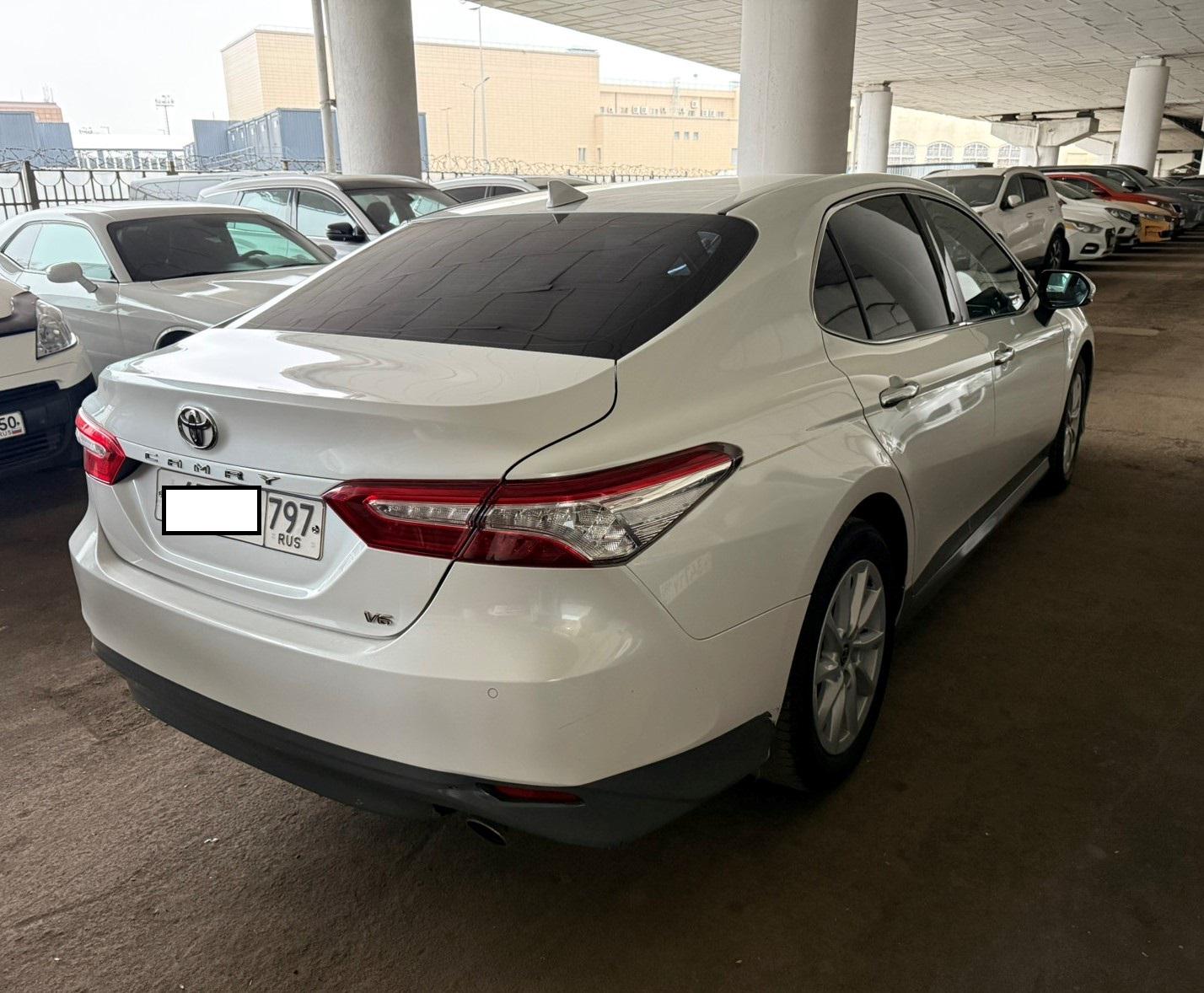 Toyota Camry - фото 4