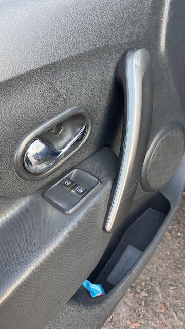 Renault Logan - фото 8