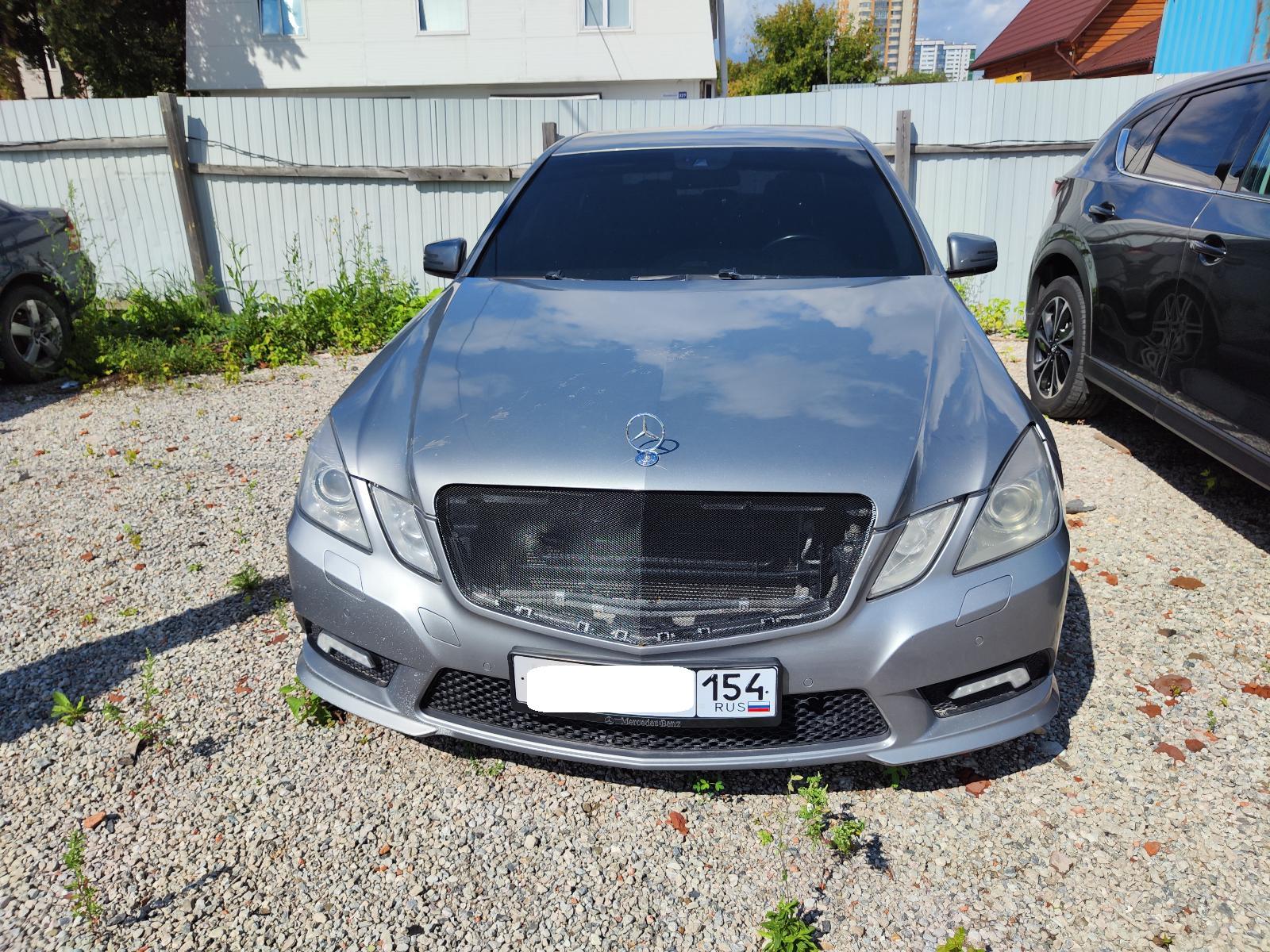 Mercedes-Benz E-Class - фото 1