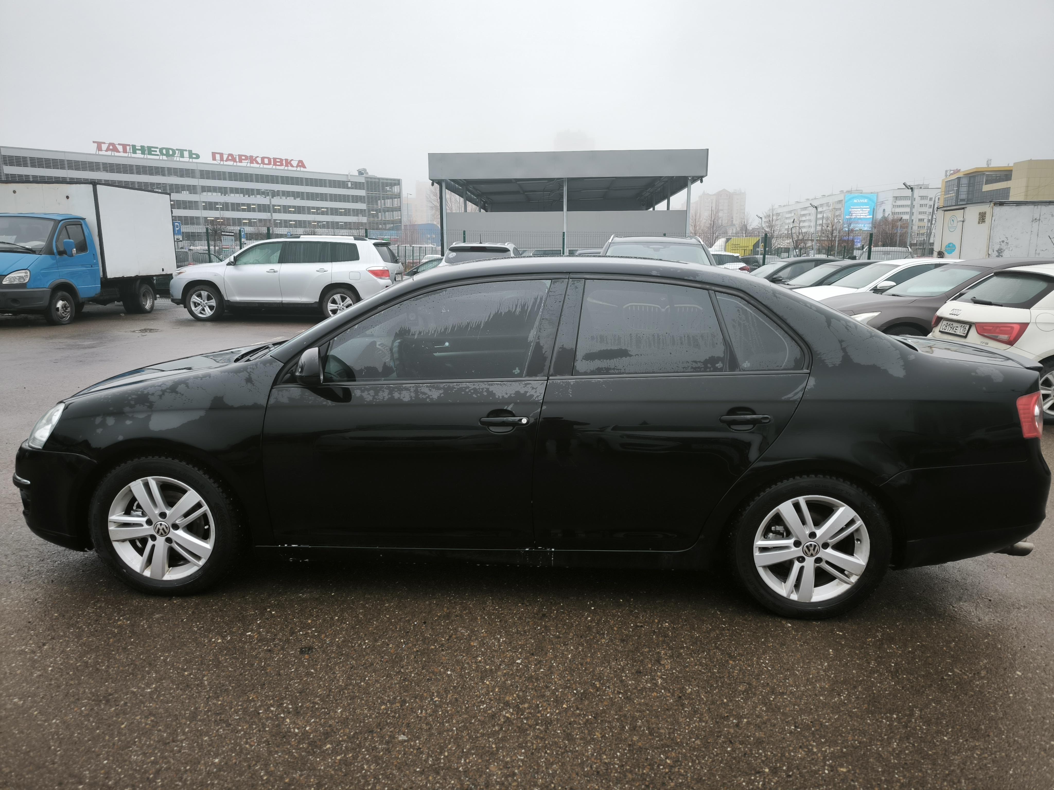 Volkswagen Jetta - фото 2