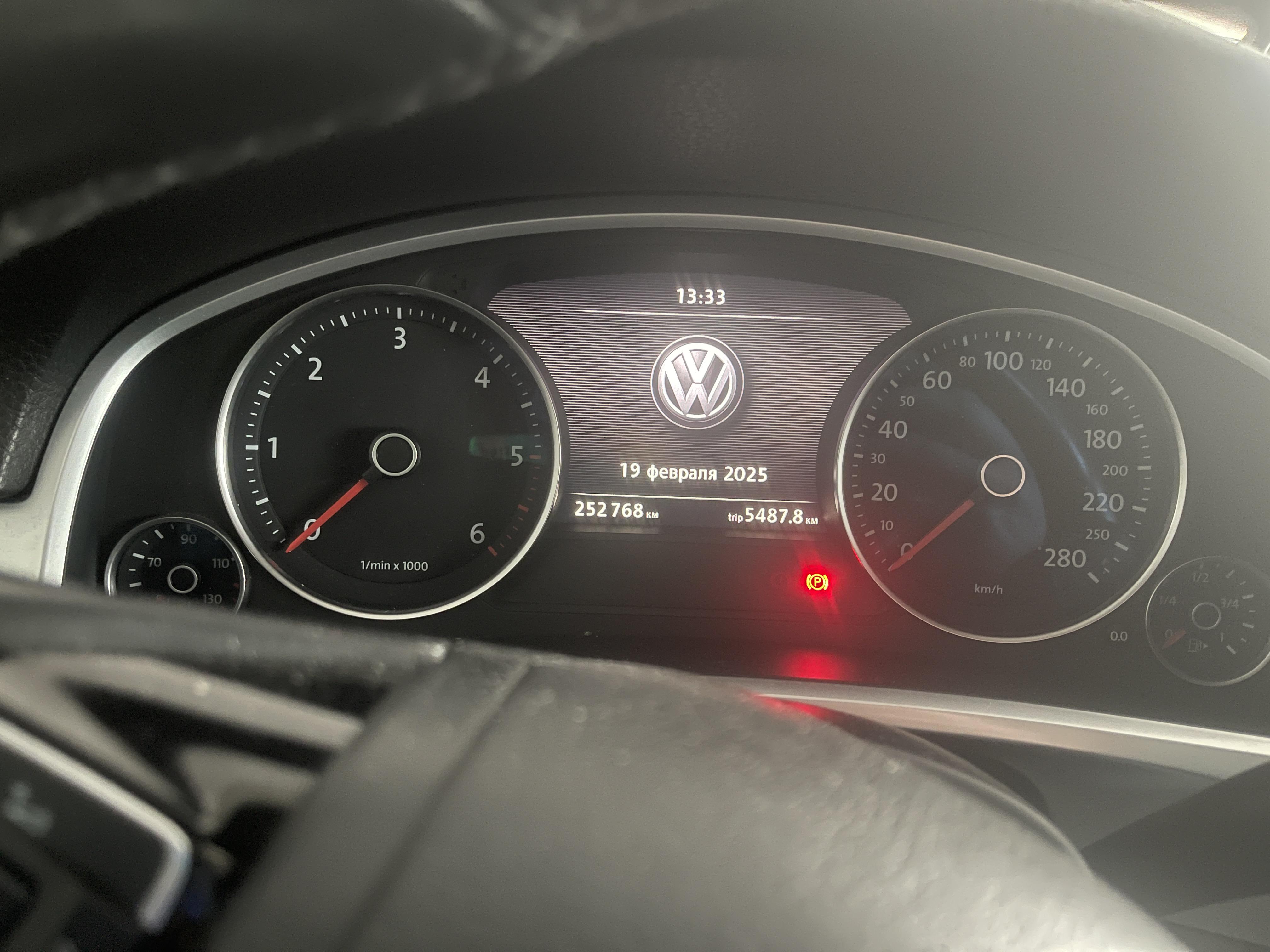 Volkswagen Touareg - фото 5