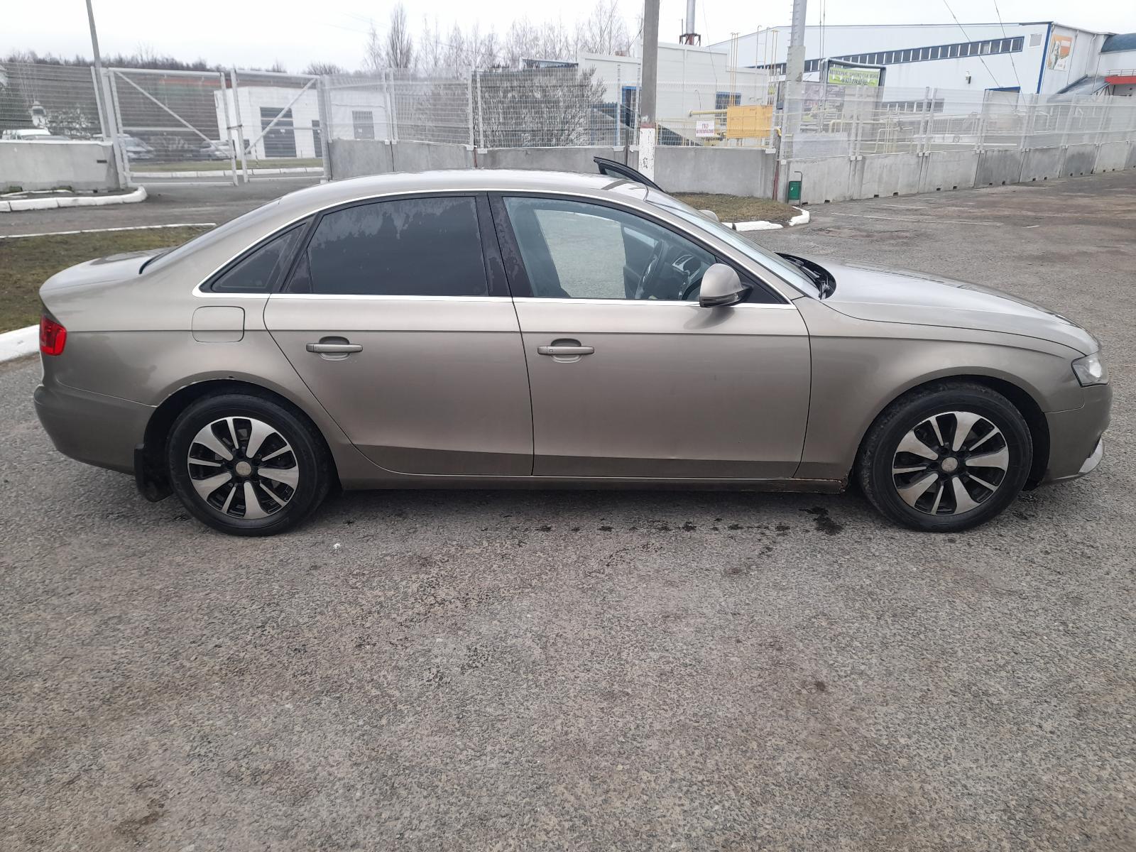 Audi A4 - фото 5