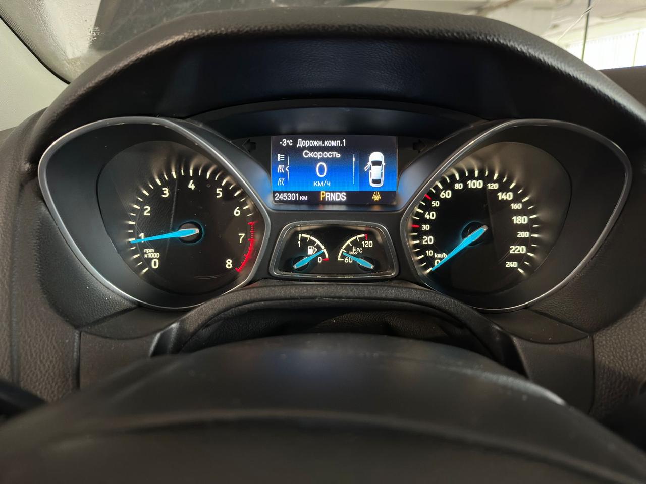 Ford Focus - фото 5