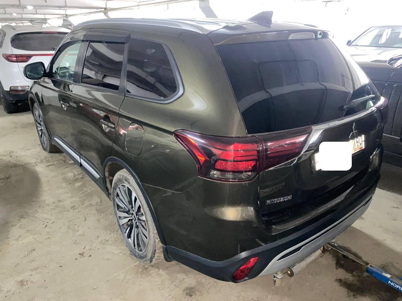 Mitsubishi Outlander - фото 4