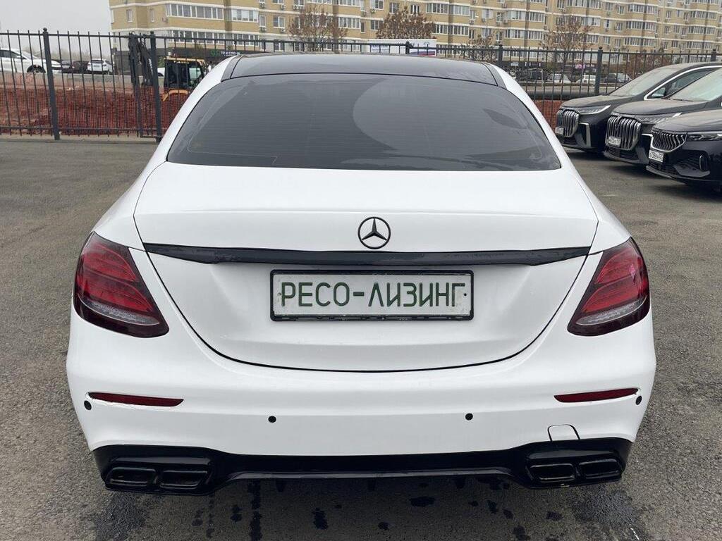 MERCEDES-BENZ E 200