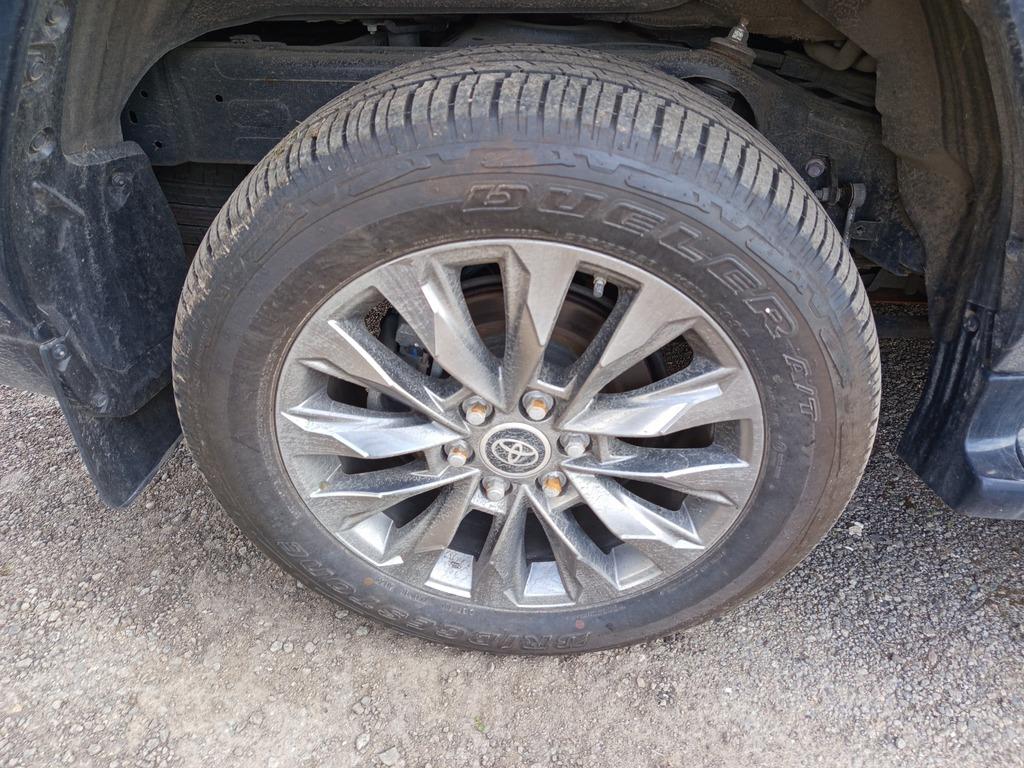 TOYOTA LAND CRUISER 300