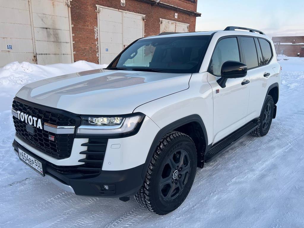 TOYOTA LAND CRUISER 300