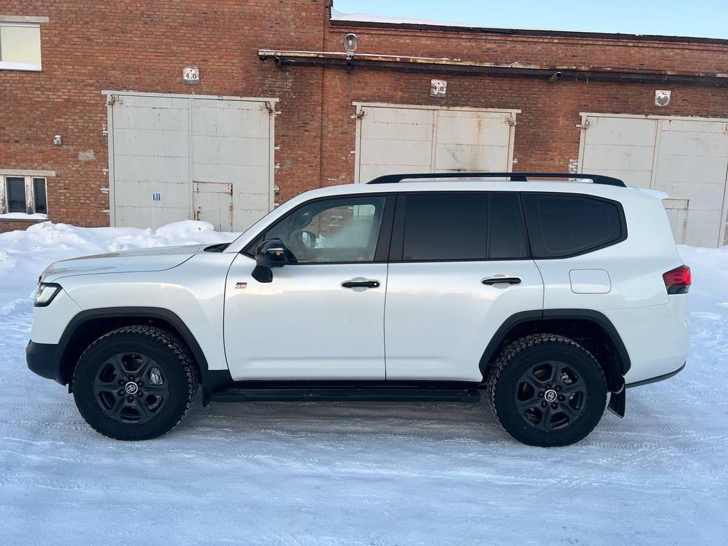 TOYOTA LAND CRUISER 300