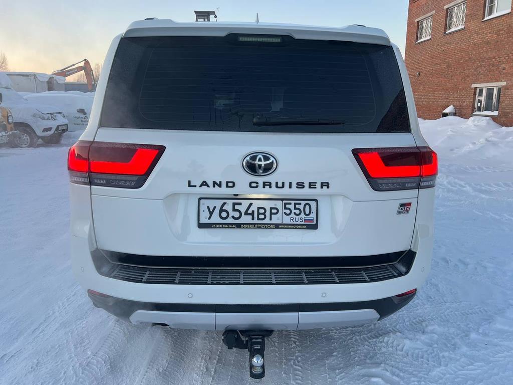 TOYOTA LAND CRUISER 300