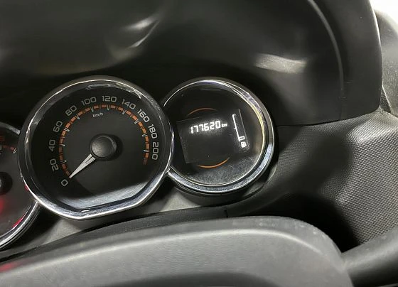 Lada Largus - фото 2