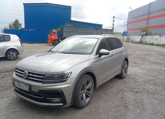 Volkswagen Tiguan - фото 1