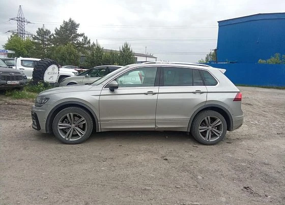 Volkswagen Tiguan - фото 4