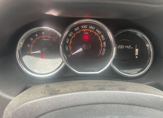 Lada Largus - фото 5