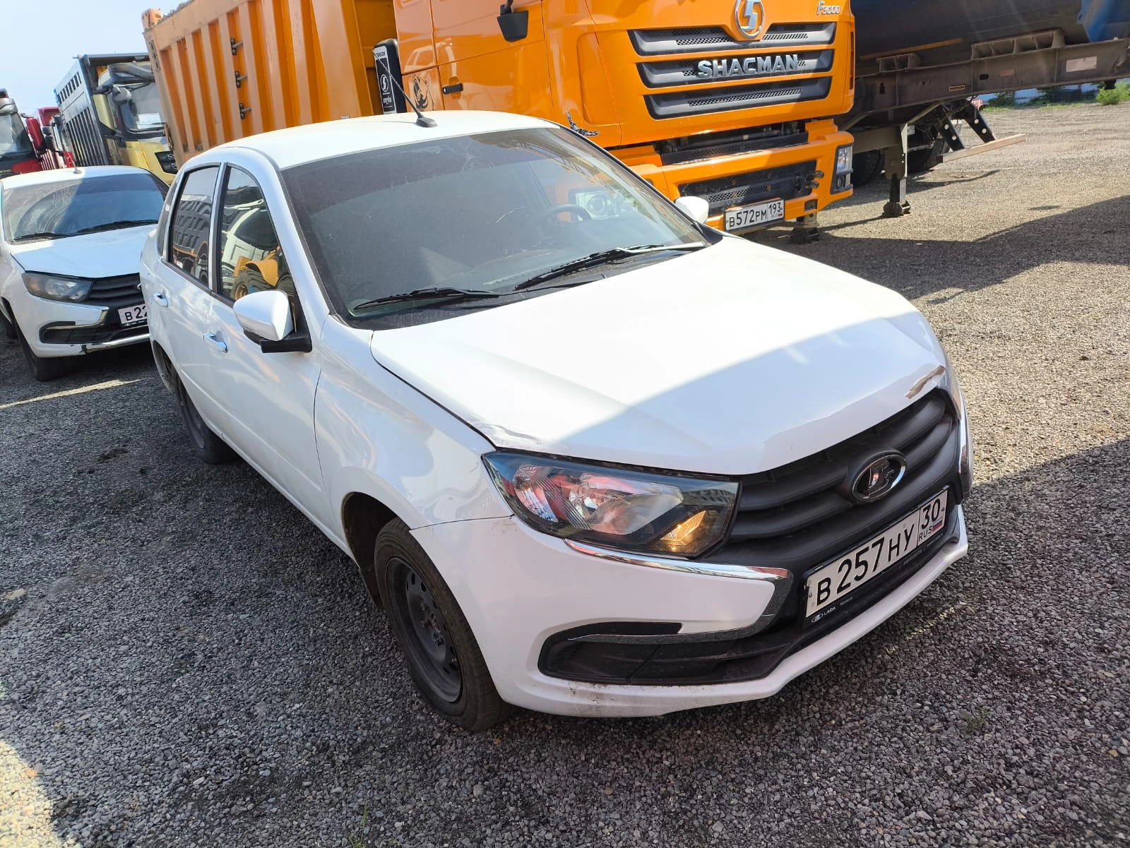 Lada Granta - фото 1