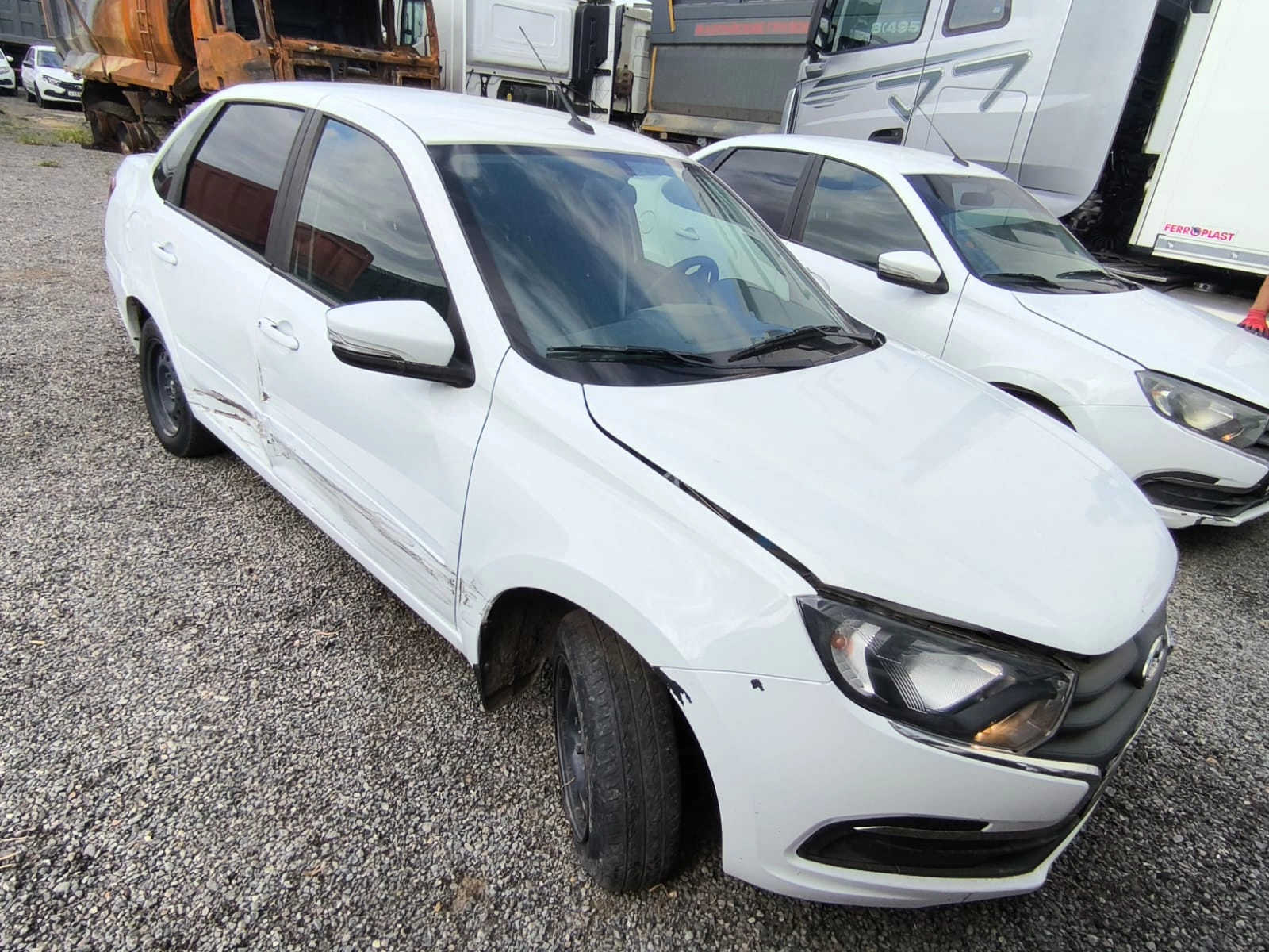 Lada Granta - фото 1