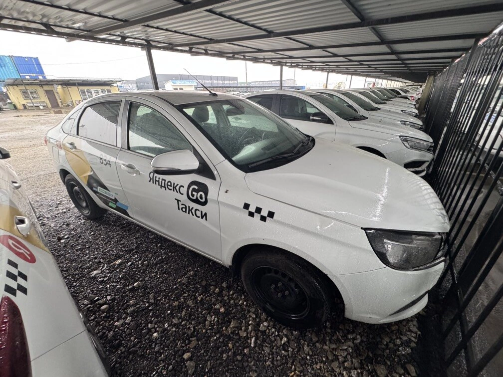 Lada Vesta - фото 1