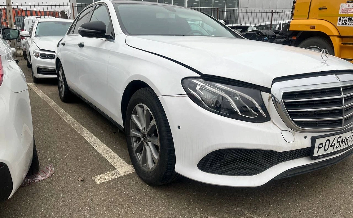 MERCEDES-BENZ E-Class