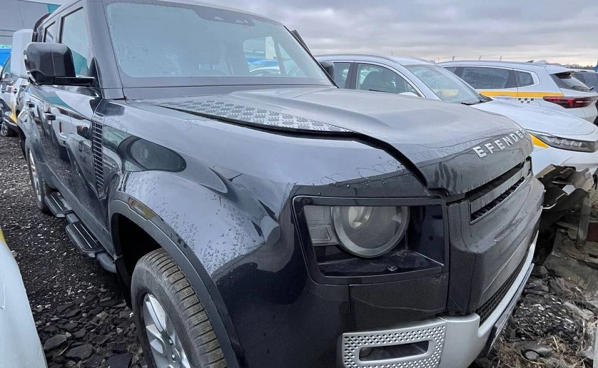 LAND ROVER Defender 110