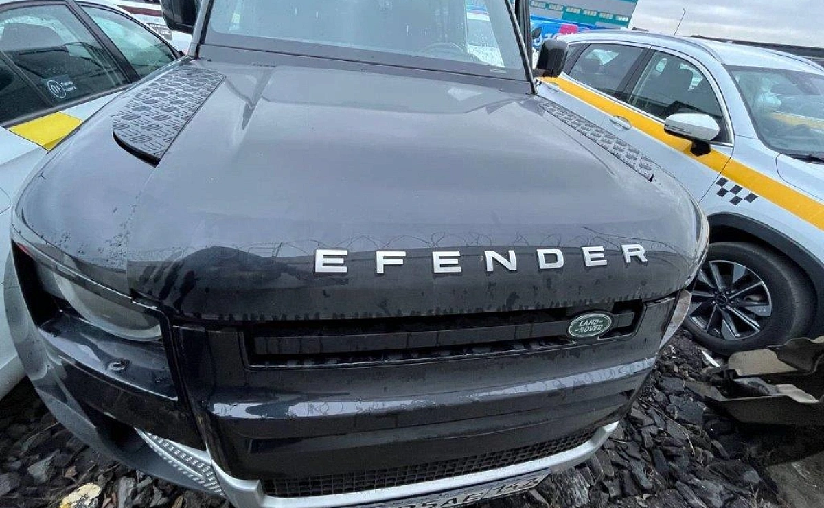 LAND ROVER Defender 110