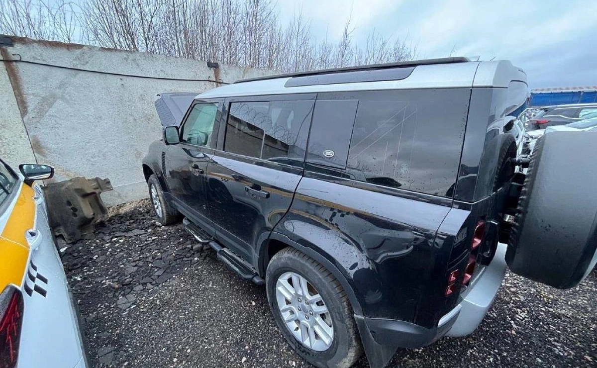 LAND ROVER Defender 110