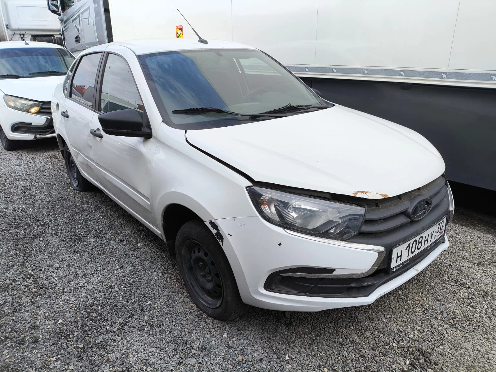 Lada Granta - фото 1