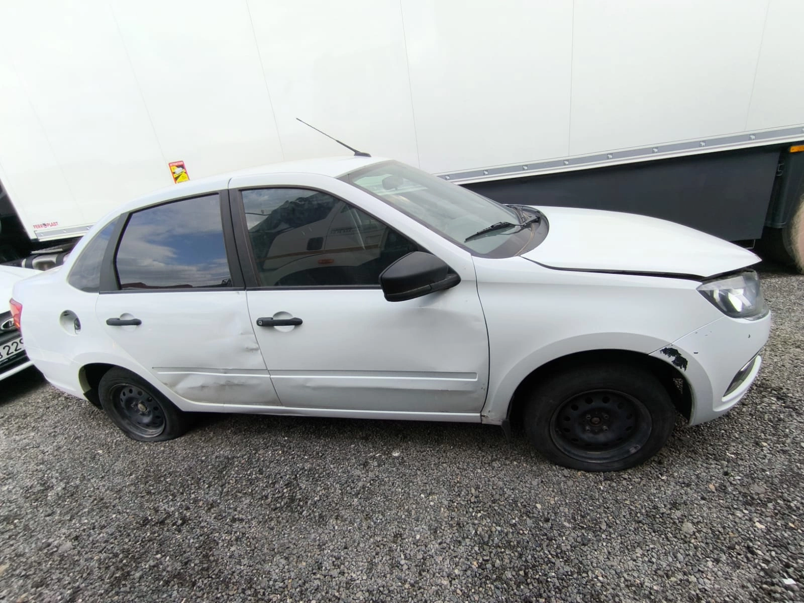 Lada Granta - фото 4