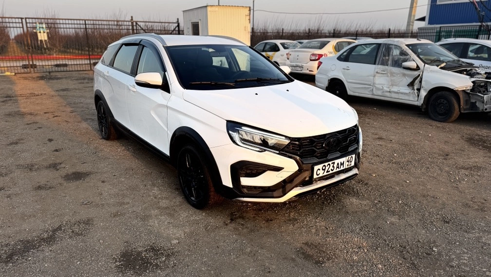 Lada Vesta - фото 1