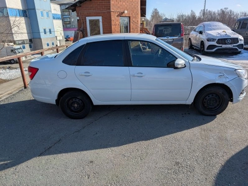 Lada Granta - фото 1