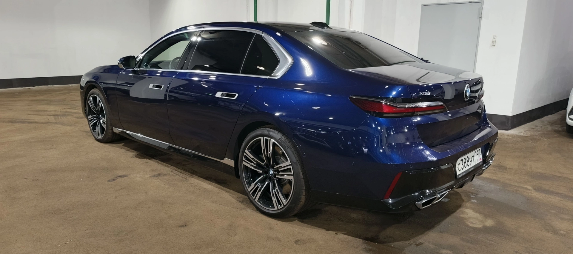 BMW 760i xDrive - фото 4