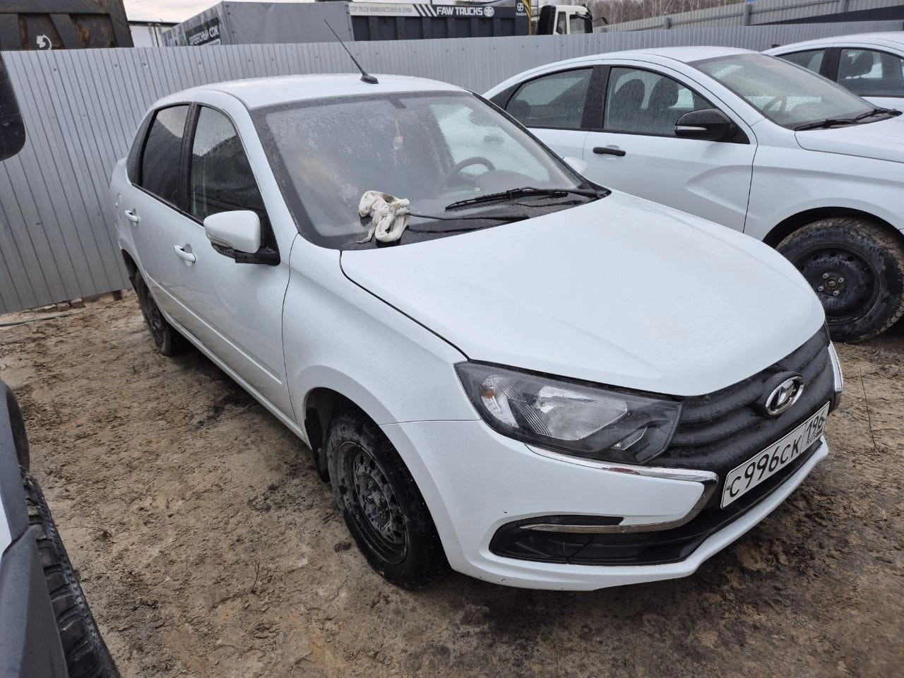 Lada Granta - фото 1