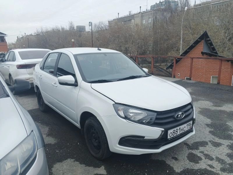 Lada Granta - фото 1