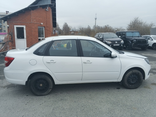 Lada Granta - фото 5