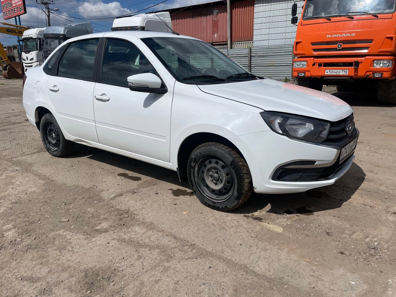 Lada Granta - фото 1