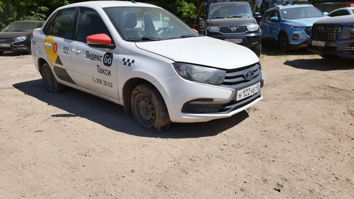 Lada Granta - фото 1