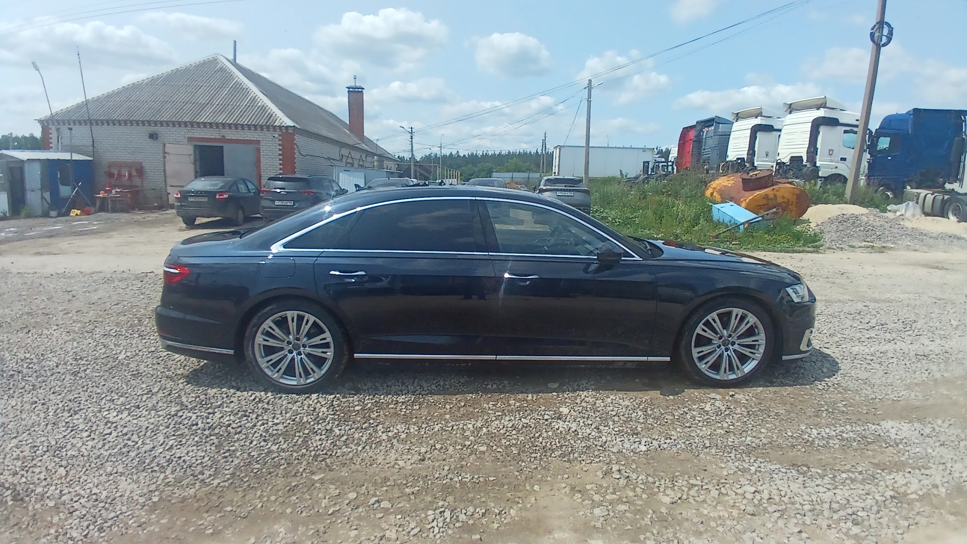 Audi A8 L - фото 4