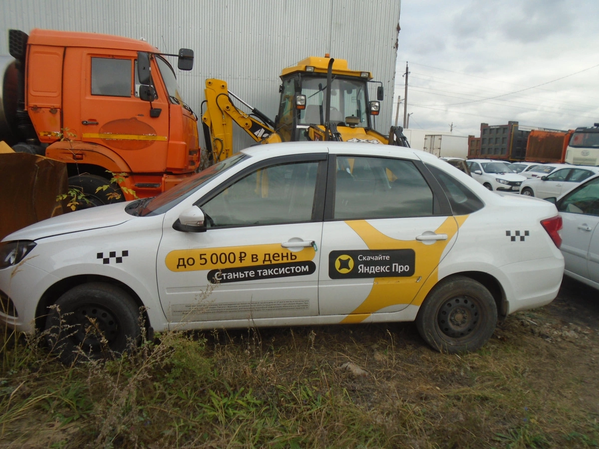 Lada Granta - фото 1