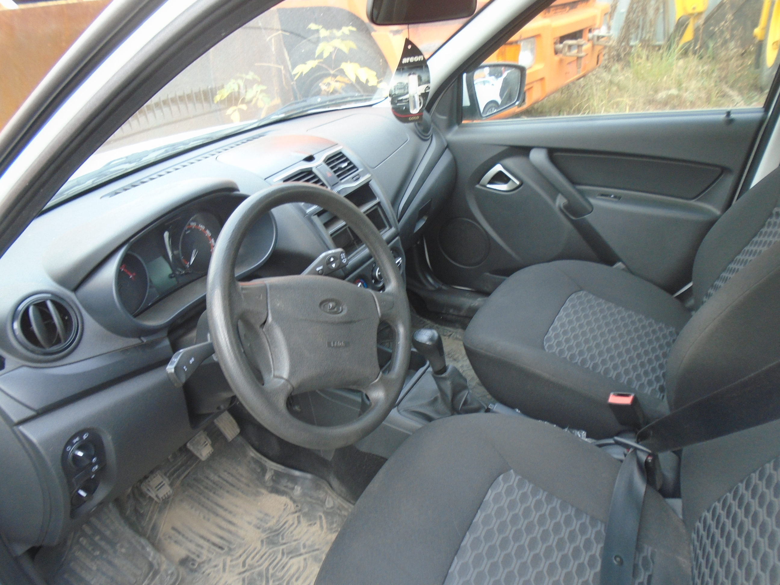 Lada Granta - фото 4