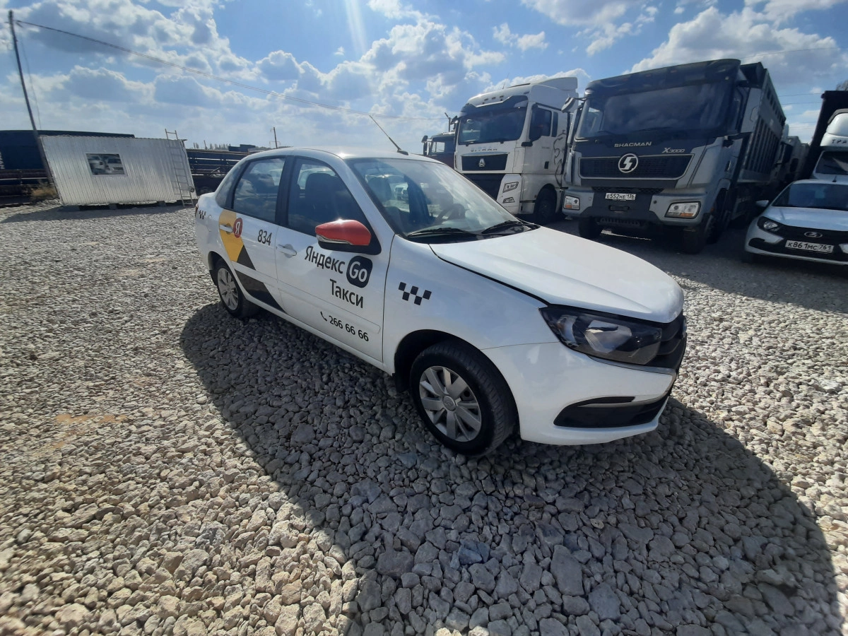 Lada Granta - фото 1