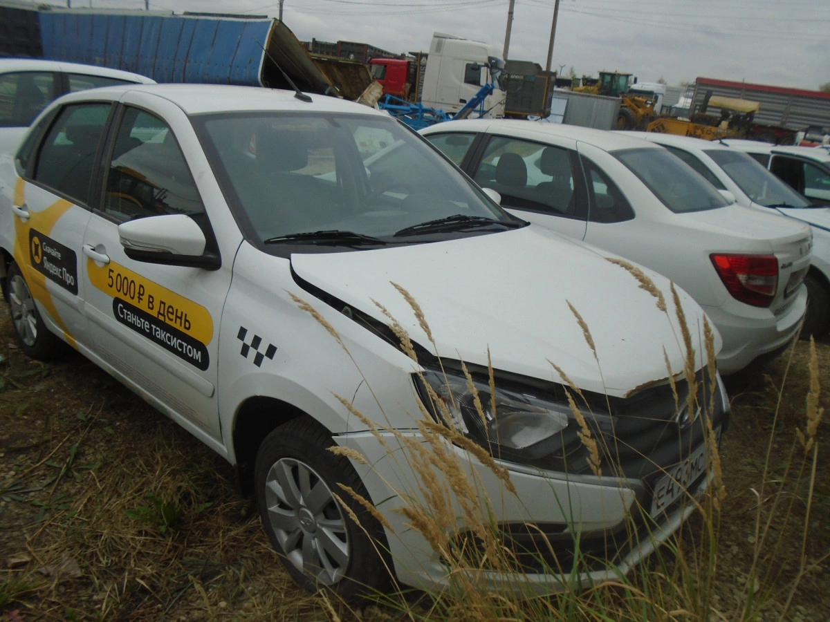 Lada Granta - фото 1