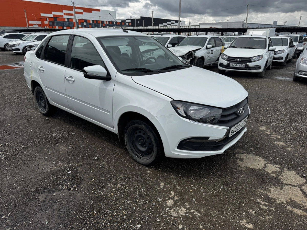 Lada Granta - фото 1