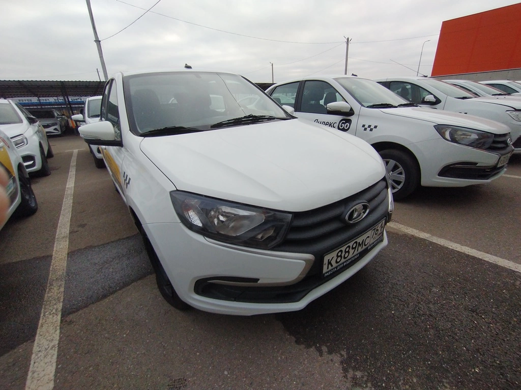 Lada Granta - фото 1