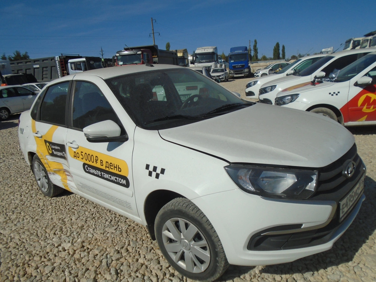Lada Granta - фото 1