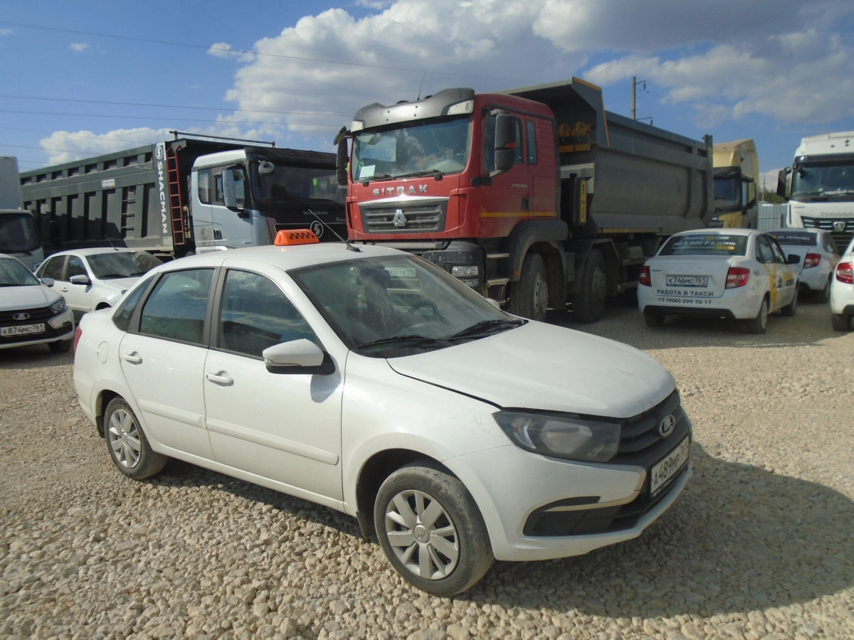 Lada Granta - фото 1
