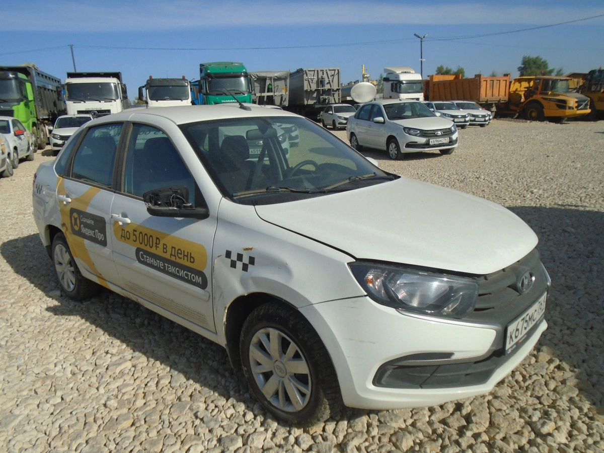 Lada Granta - фото 1