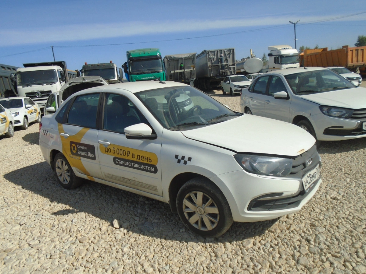Lada Granta - фото 1