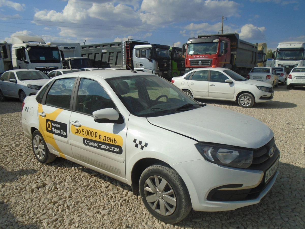 Lada Granta - фото 1