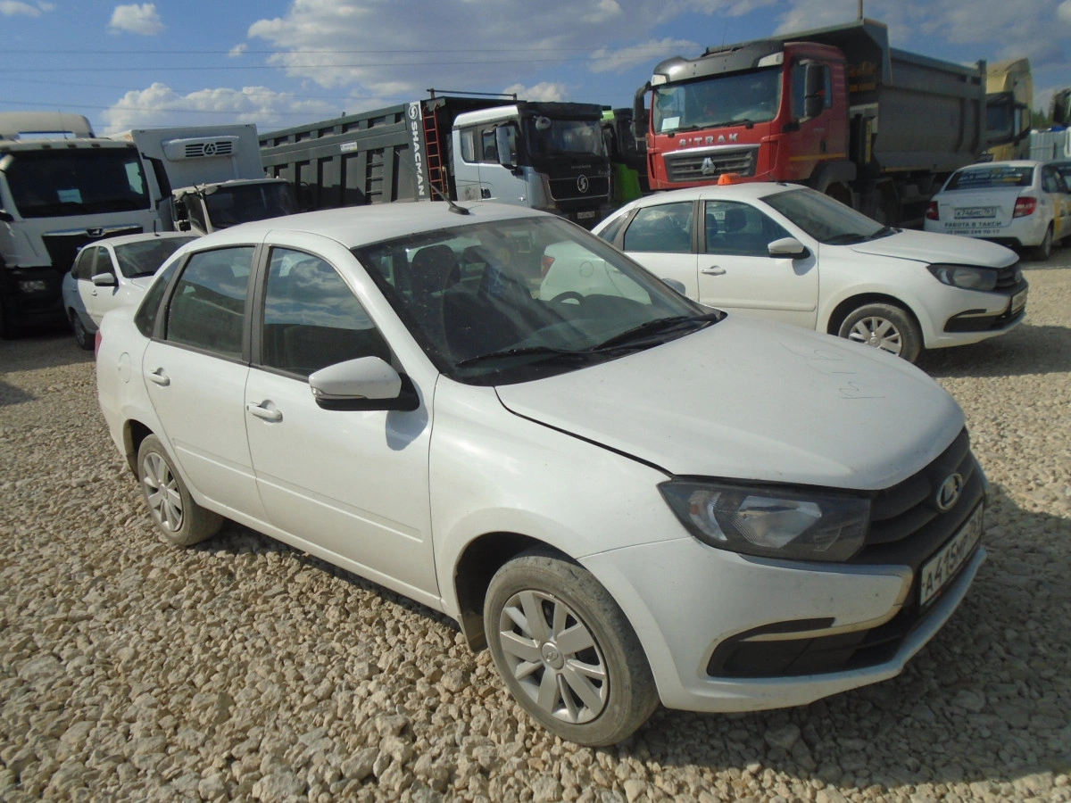Lada Granta - фото 1