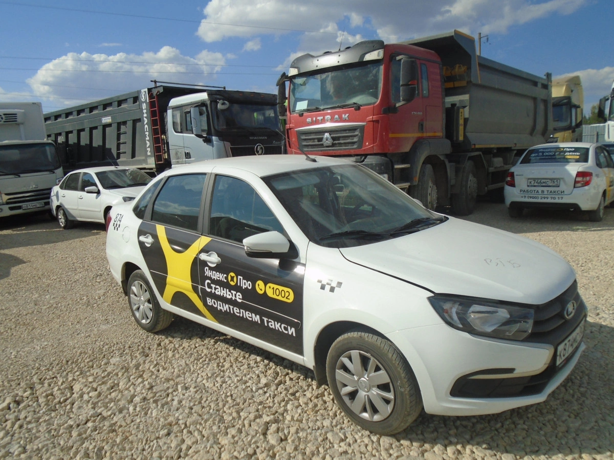 Lada Granta - фото 1